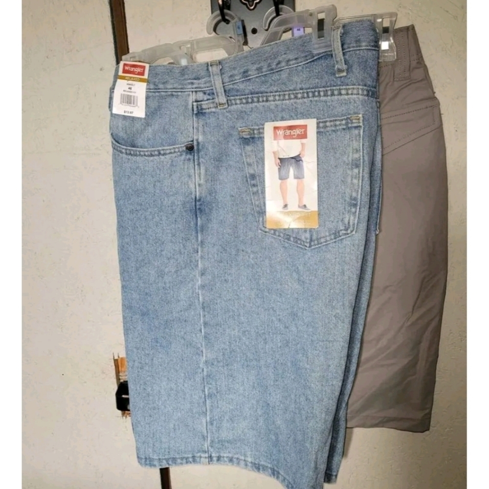 New! (2) Wrangler Men's Shorts Size 46 Blue / Tan Relaxed Fit Denim 10" Inseam